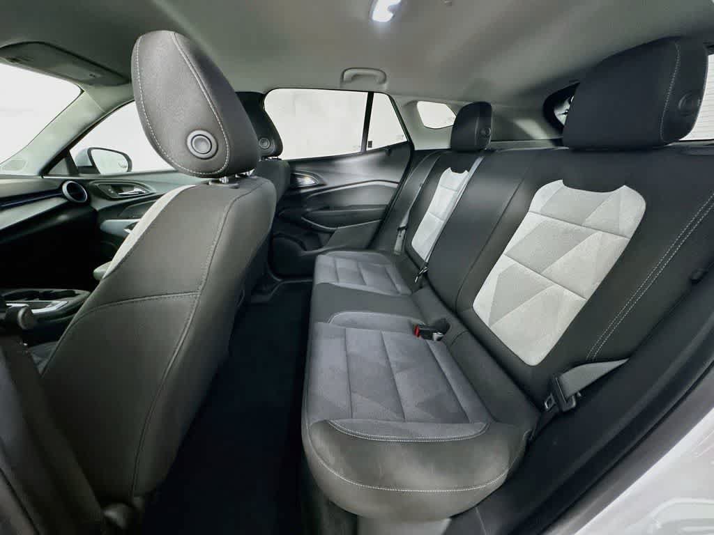 Used 2024 Chevrolet Trax LS w/ LS Convenience Package FWD image 12