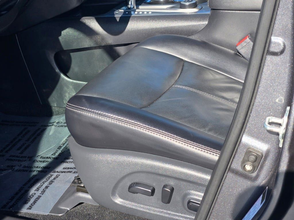 Used 2018 Nissan Pathfinder SL w/ Midnight Edition Package image 26