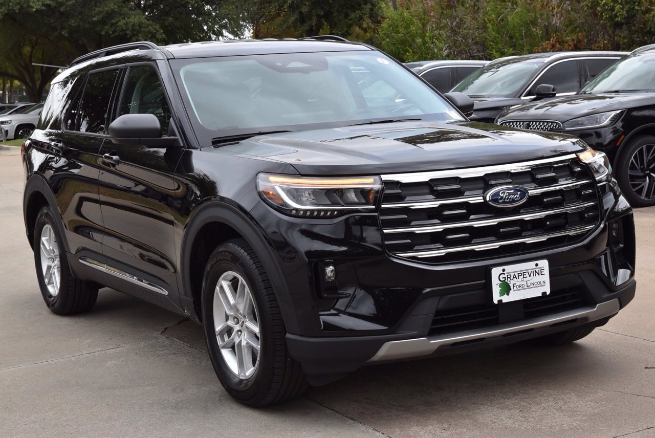 Certified 2025 Ford Explorer Active w/ Active Comfort Package RWD image 4