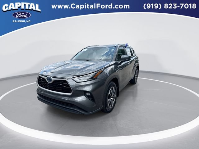 Used 2024 Toyota Highlander XLE AWD/4WD image 4