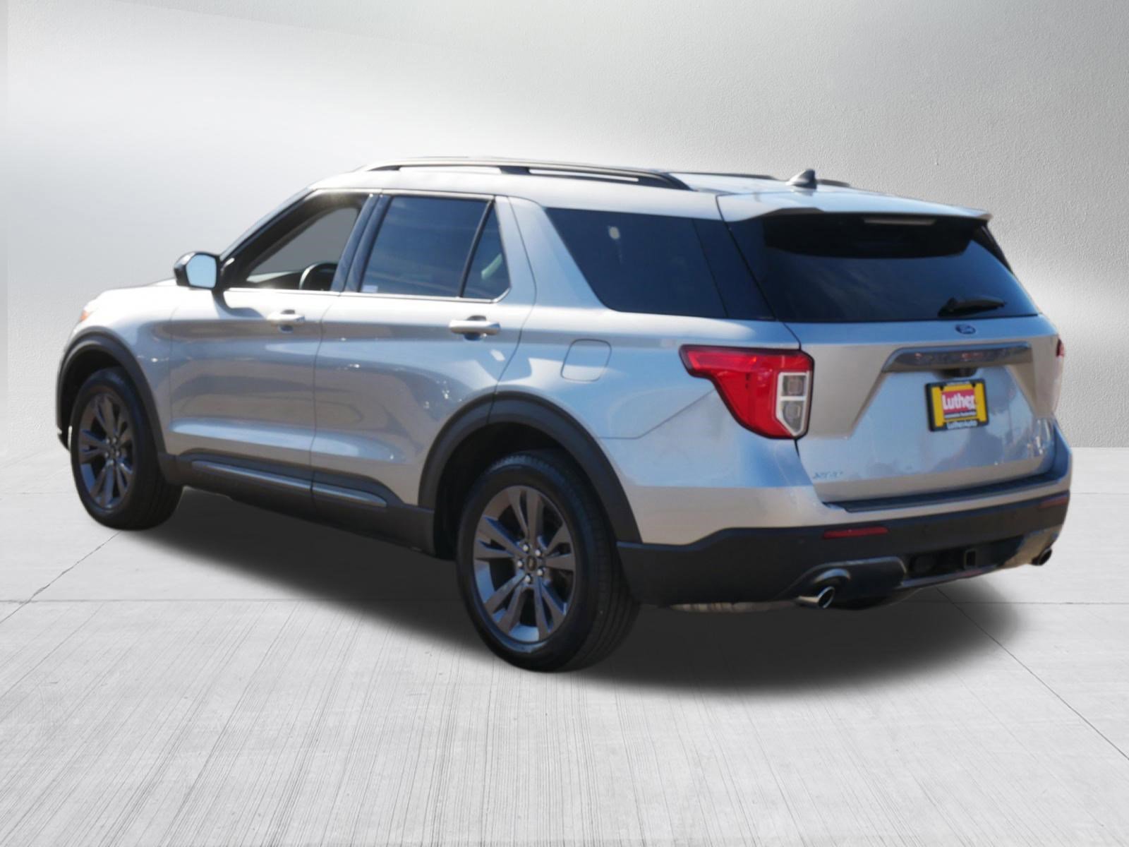 Certified 2024 Ford Explorer XLT w/ Equipment Group 202A image 3