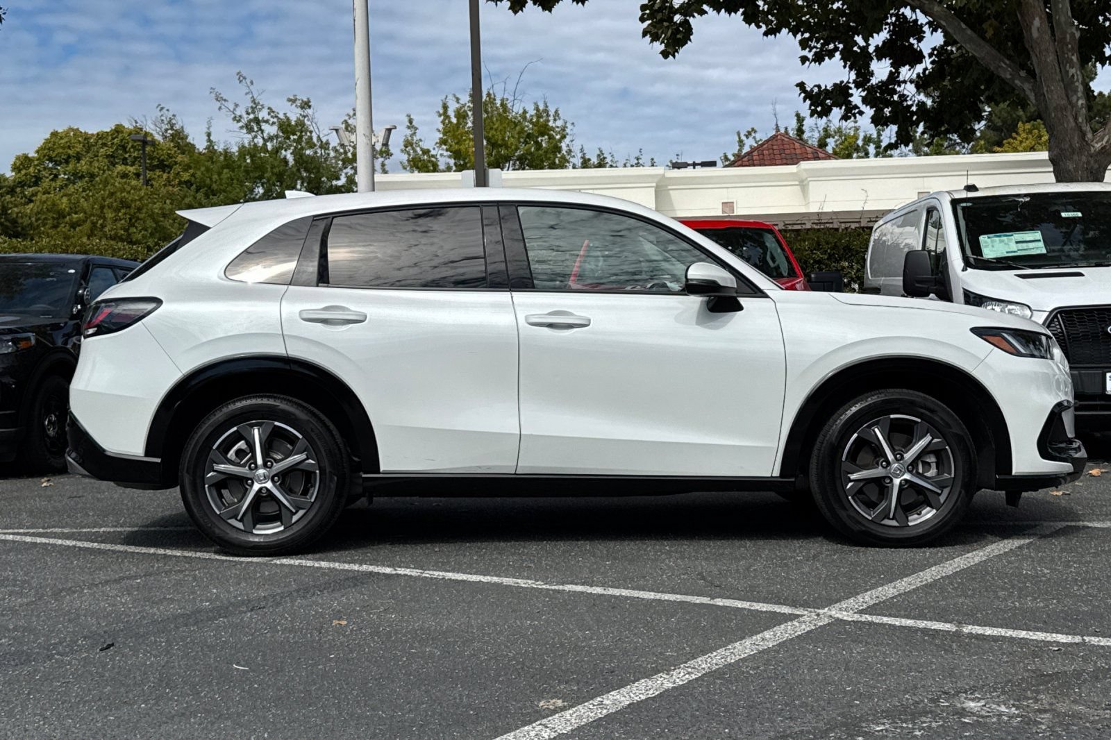 Used 2023 Honda HR-V EX-L image 3