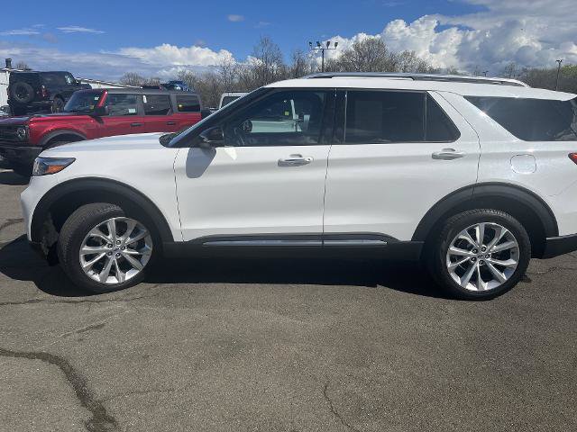 Certified 2022 Ford Explorer Platinum w/ Equipment Group 601A AWD/4WD image 2