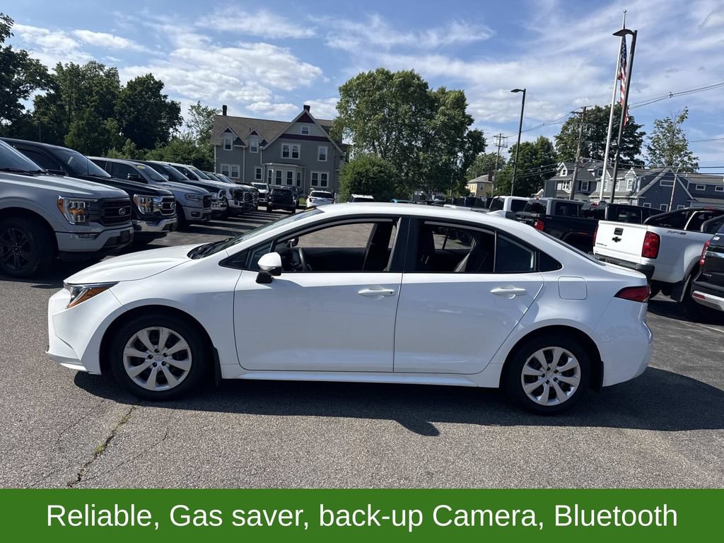 Used 2025 Toyota Corolla LE FWD image 2