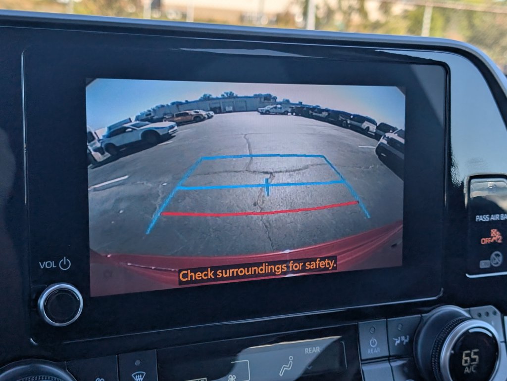 Used 2023 Toyota Highlander XLE FWD image 23