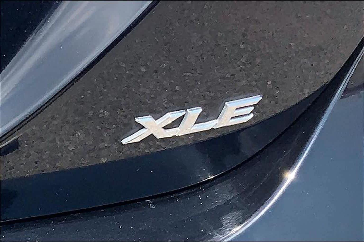Used 2018 Toyota Camry XLE FWD image 10