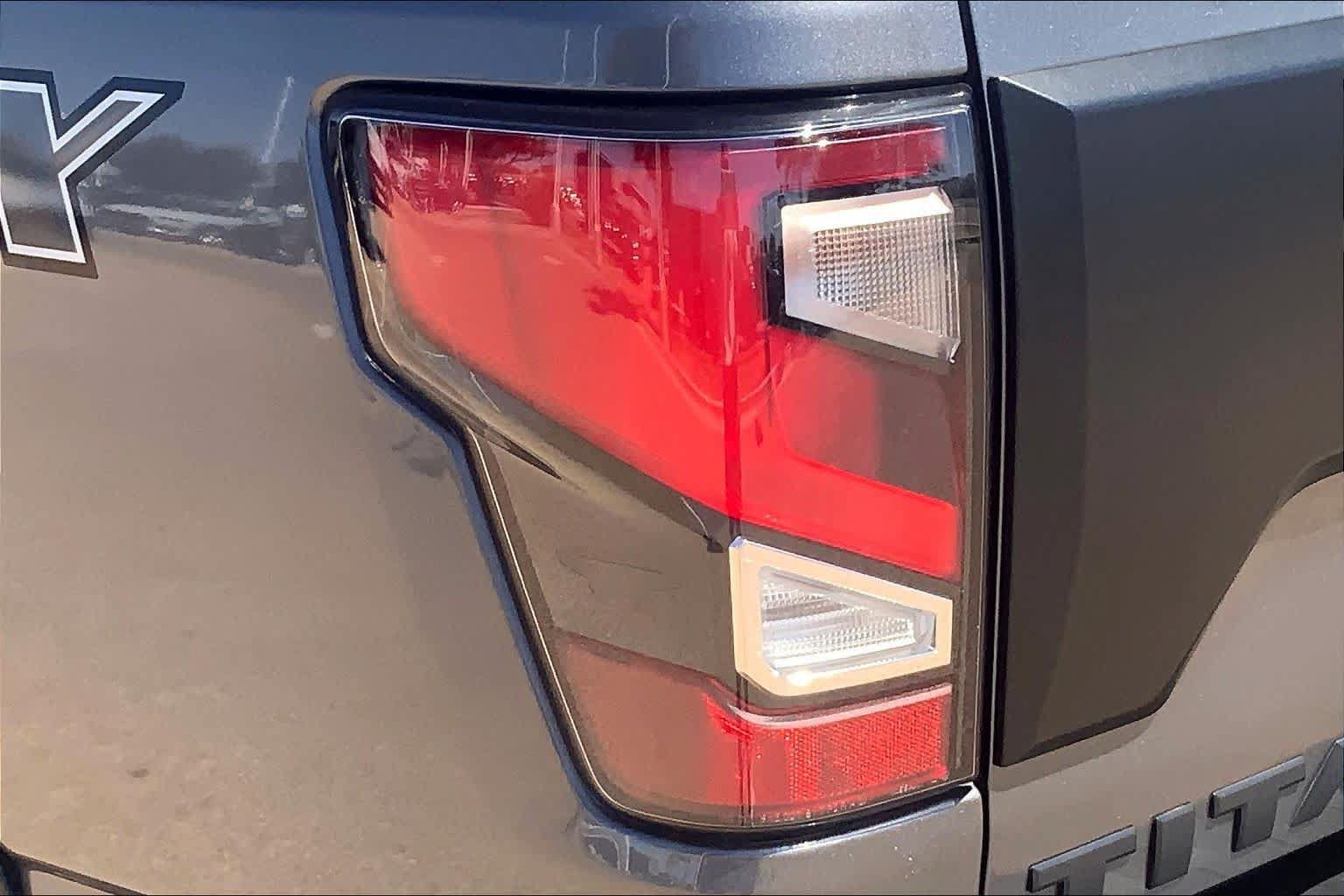 Used 2024 Nissan Titan PRO-4X w/ Pro-4x Convenience Package AWD/4WD image 29