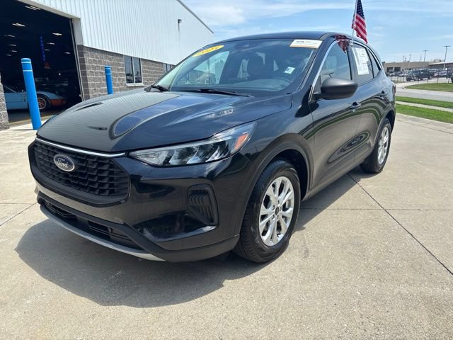 Certified 2023 Ford Escape Active w/ Cold Weather Package FWD image 3