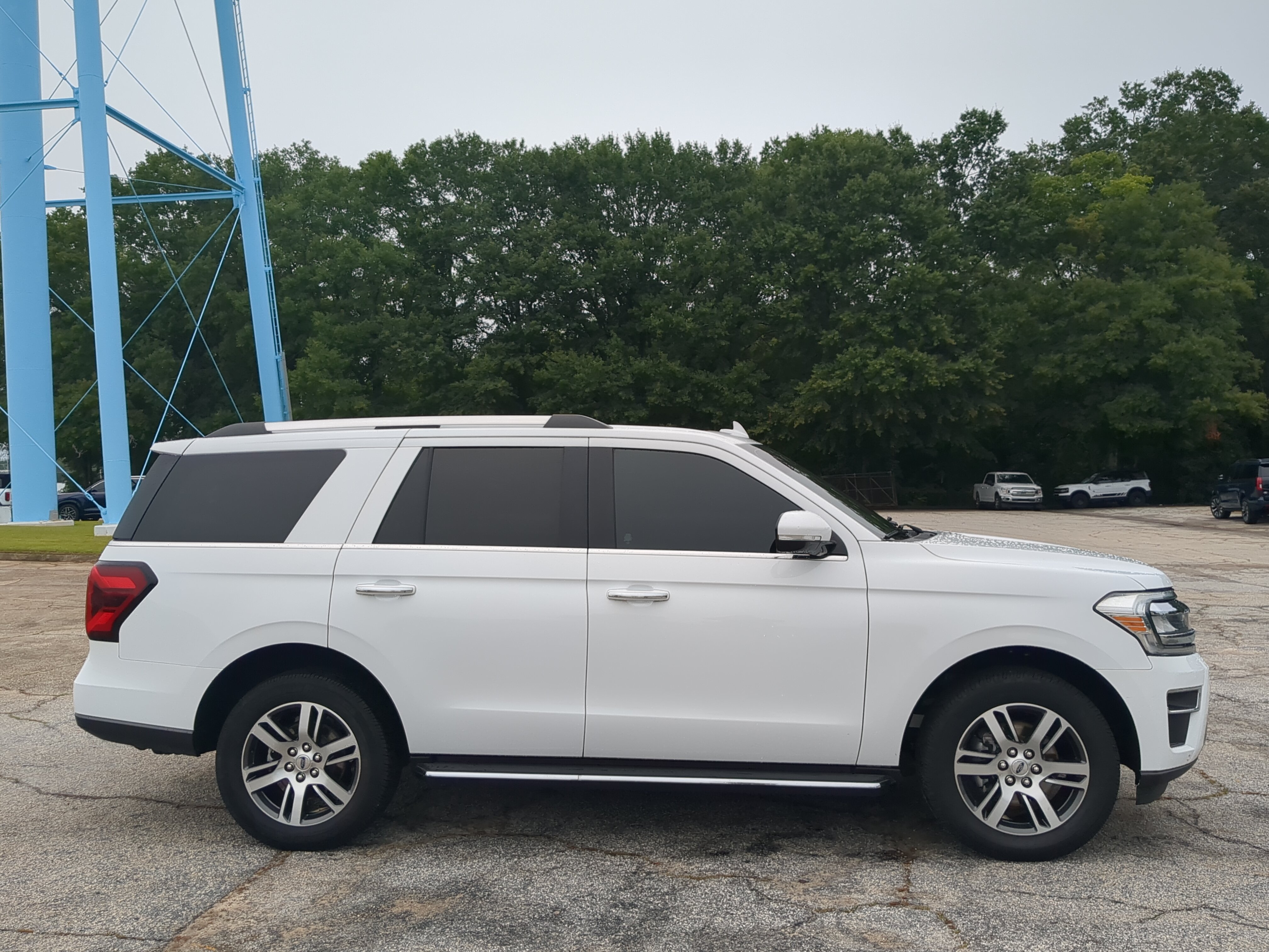 Certified 2022 Ford Expedition Limited AWD/4WD image 2