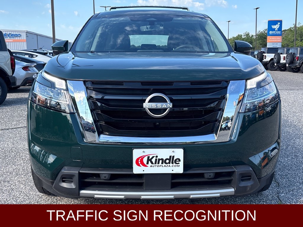 Used 2023 Nissan Pathfinder SL AWD/4WD image 2