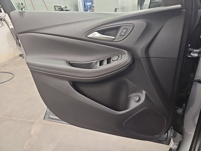 Used 2023 Buick Encore GX Select w/ Sport Touring Package FWD image 27