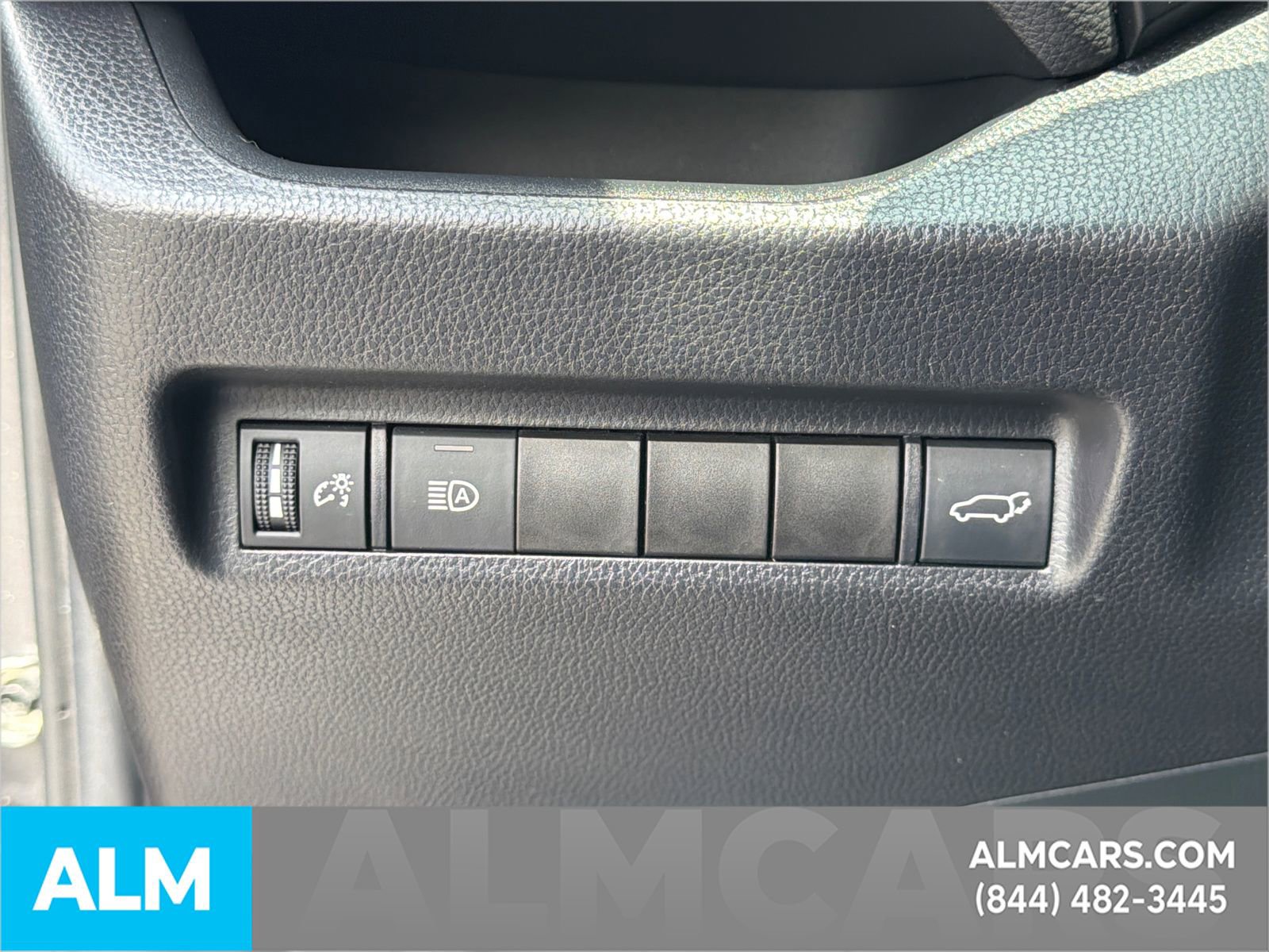 Used 2021 Toyota RAV4 XLE w/ Convenience Package FWD image 37