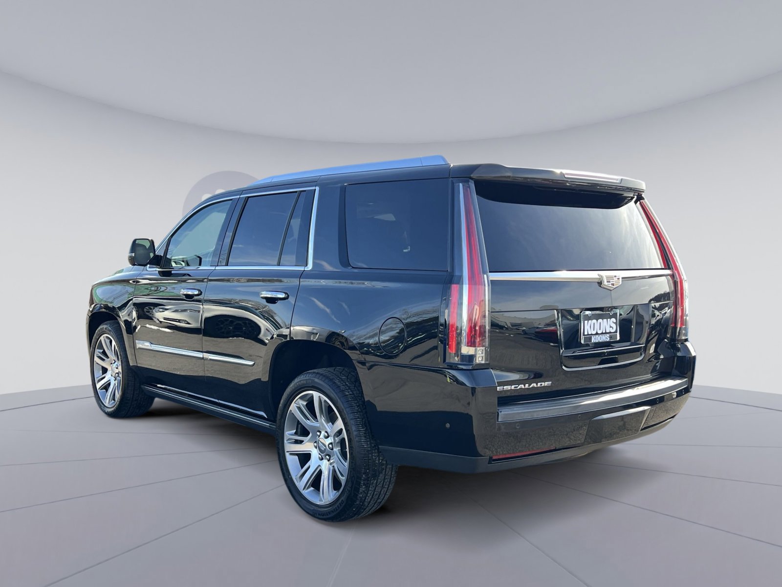 Used 2017 Cadillac Escalade Premium Luxury image 3