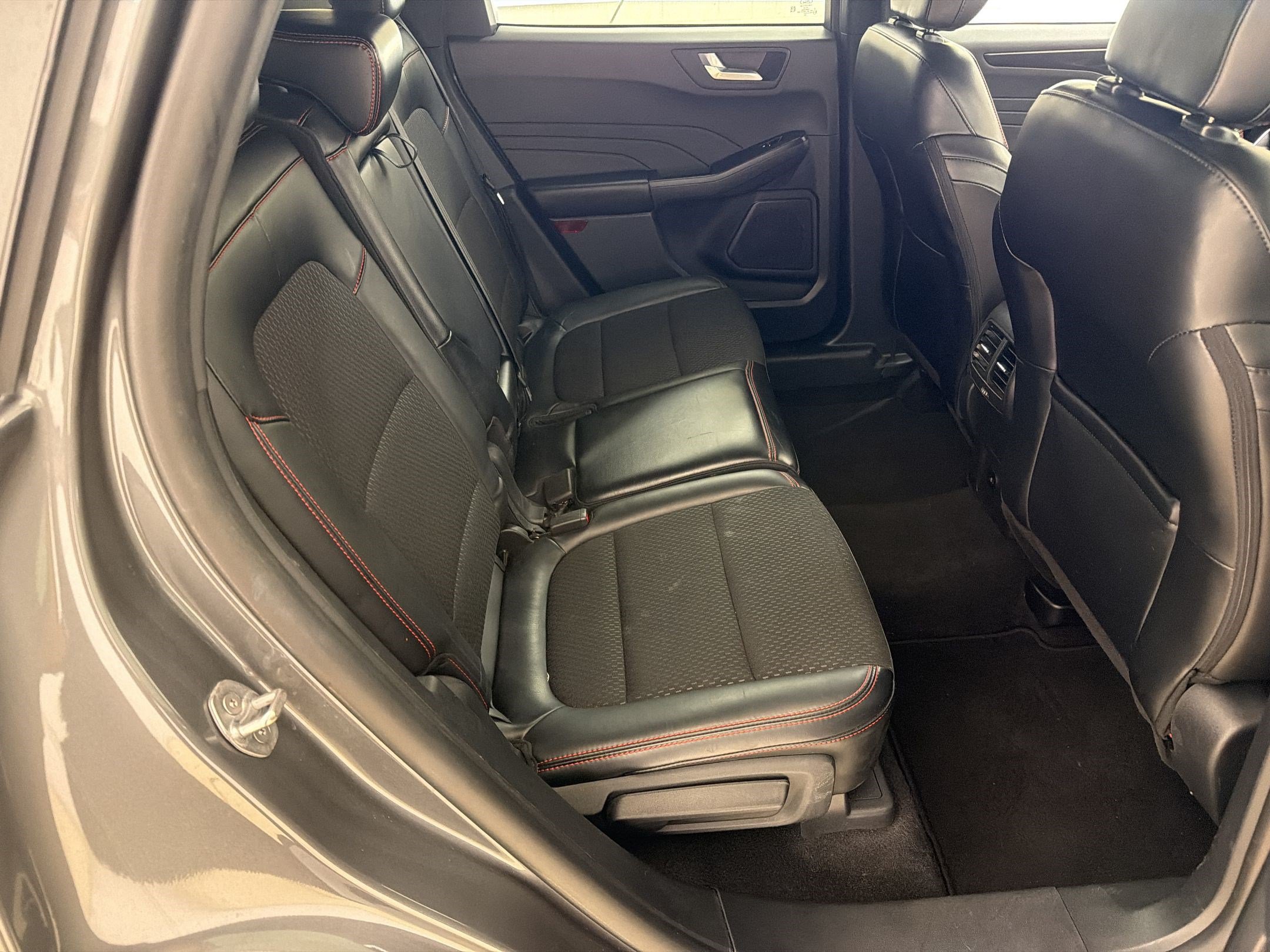 Certified 2025 Ford Escape ST-Line FWD image 29