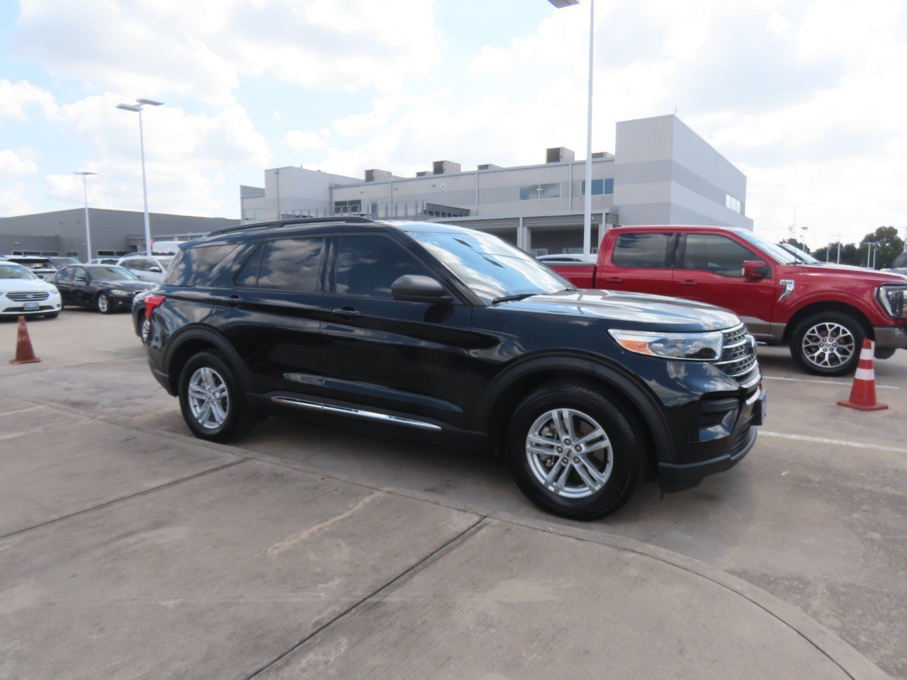 Certified 2023 Ford Explorer XLT RWD image 7