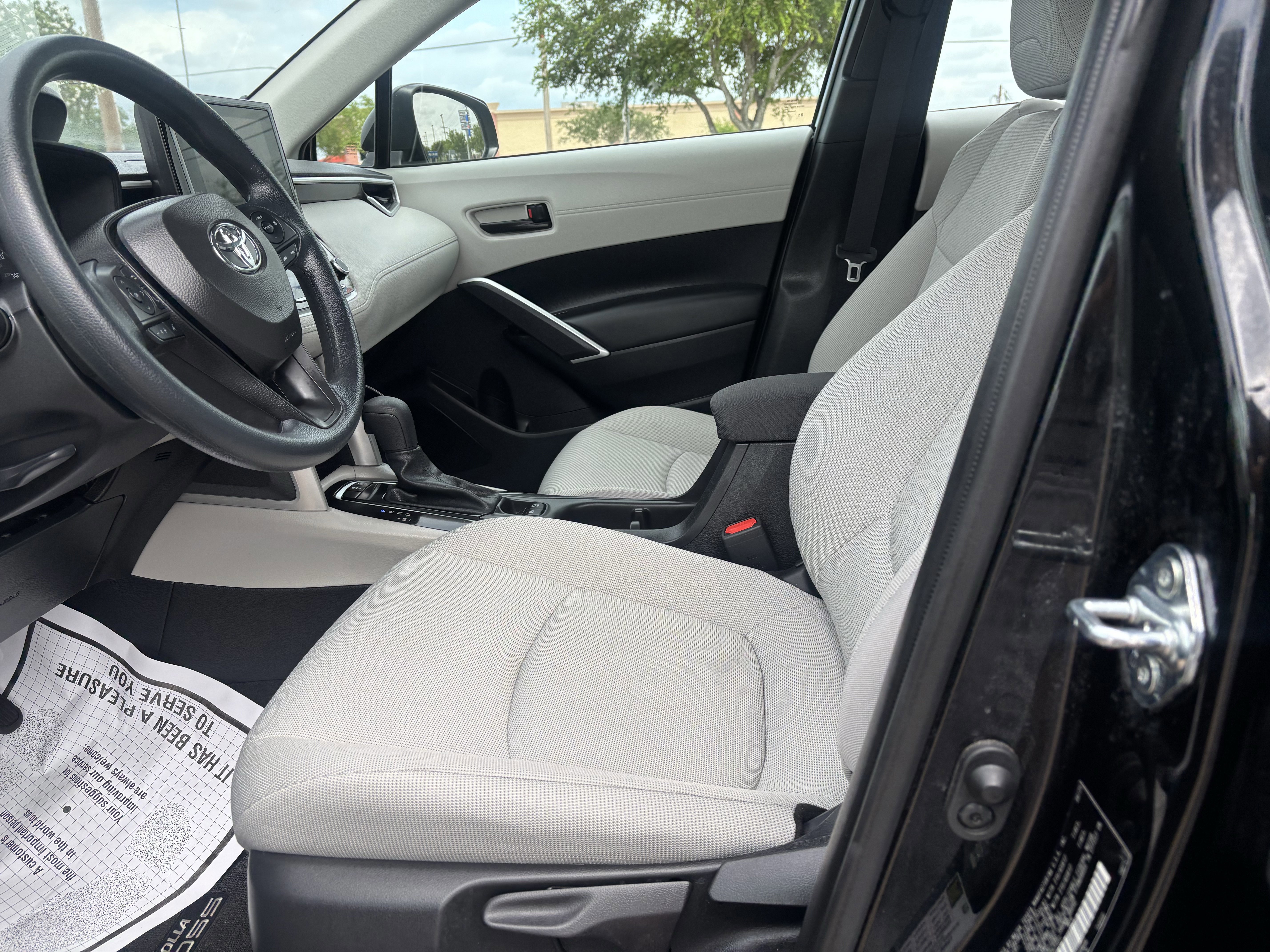 Used 2025 Toyota Corolla Cross L FWD image 10