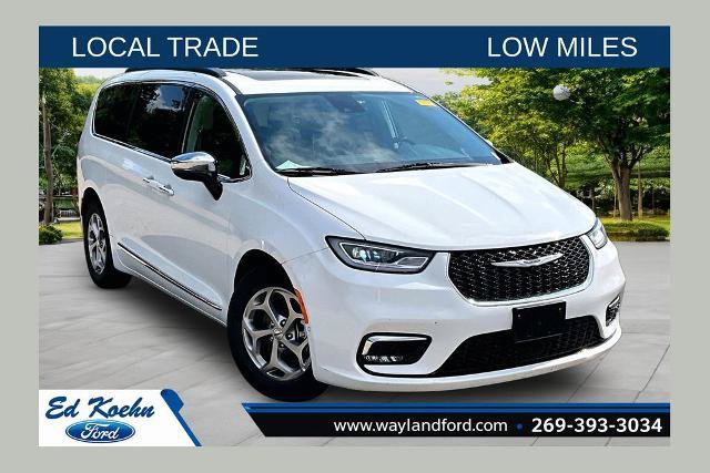 Used 2023 Chrysler Pacifica Limited FWD image 1