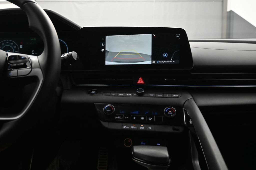 Used 2025 Hyundai Elantra SEL FWD image 23