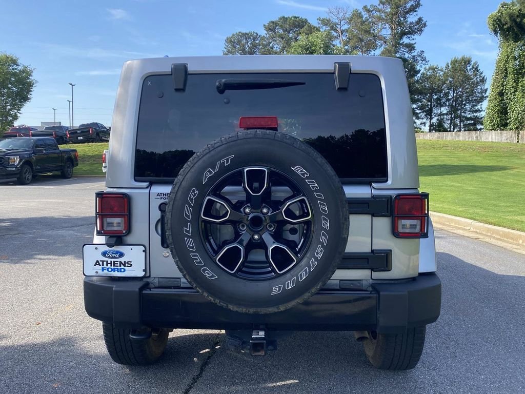 Used 2018 Jeep Wrangler Unlimited Sahara AWD/4WD image 4