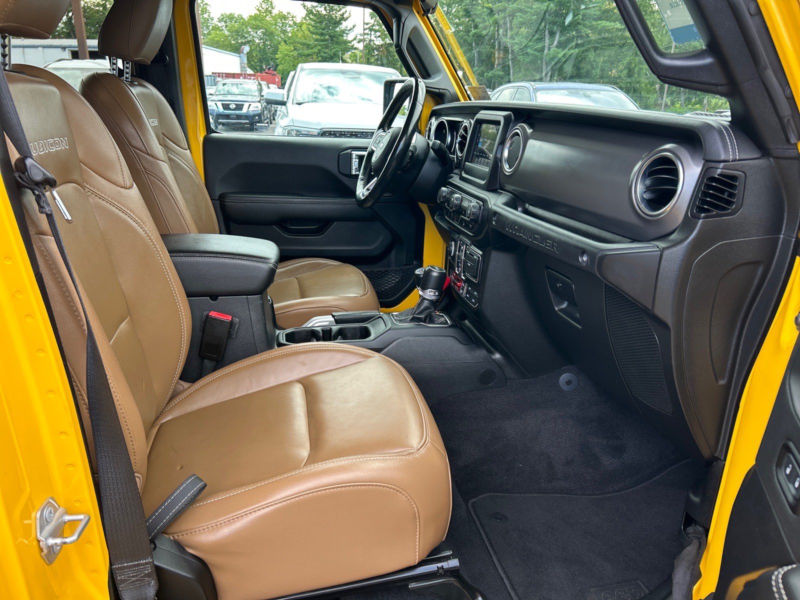 Used 2021 Jeep Wrangler Unlimited Rubicon w/ Cold Weather Group AWD/4WD image 17