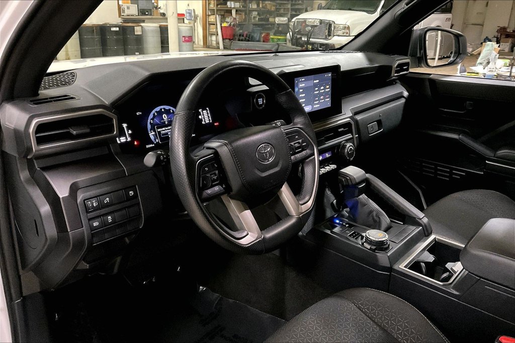 Used 2025 Toyota 4Runner SR5 AWD/4WD image 13