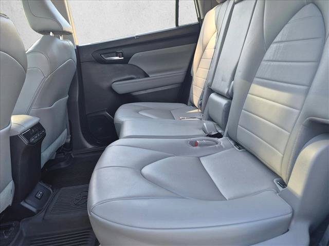 Used 2023 Toyota Highlander FWD image 17