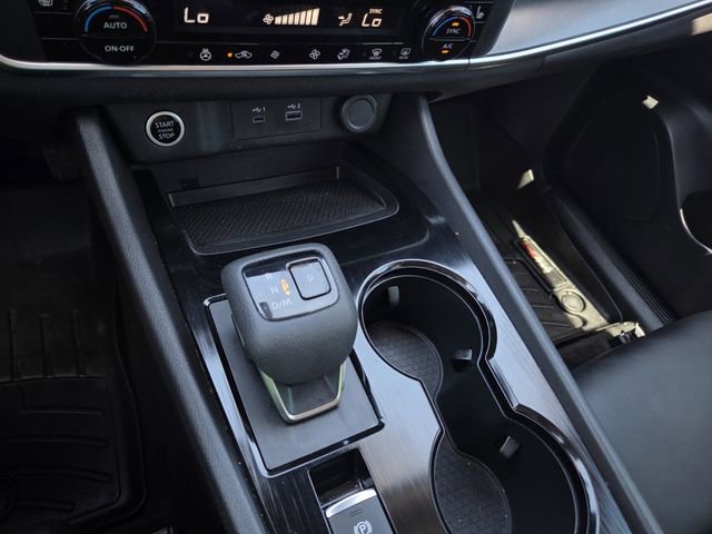 Used 2023 Nissan Rogue SV w/ SV Premium B Package FWD image 11