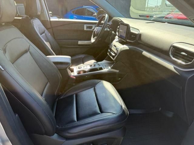 Certified 2023 Ford Explorer XLT w/ Equipment Group 202A AWD/4WD image 4