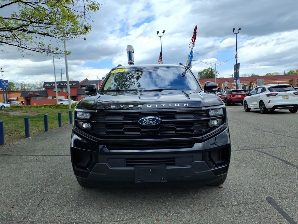 Certified 2025 Ford Expedition Active RWD image 3