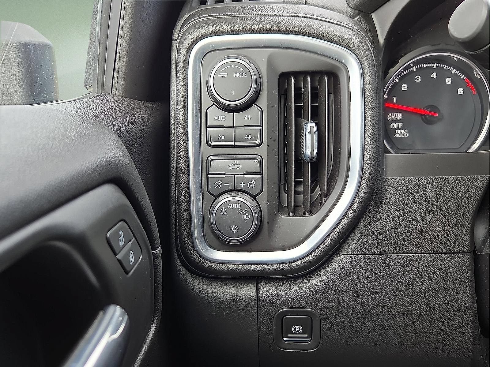 Used 2021 Chevrolet Silverado 1500 LT w/ Z71 Off-Road Package AWD/4WD image 19