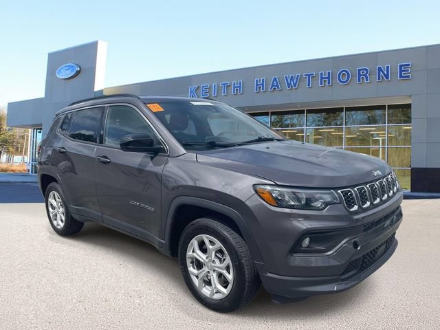 Used 2024 Jeep Compass Latitude AWD/4WD image 1