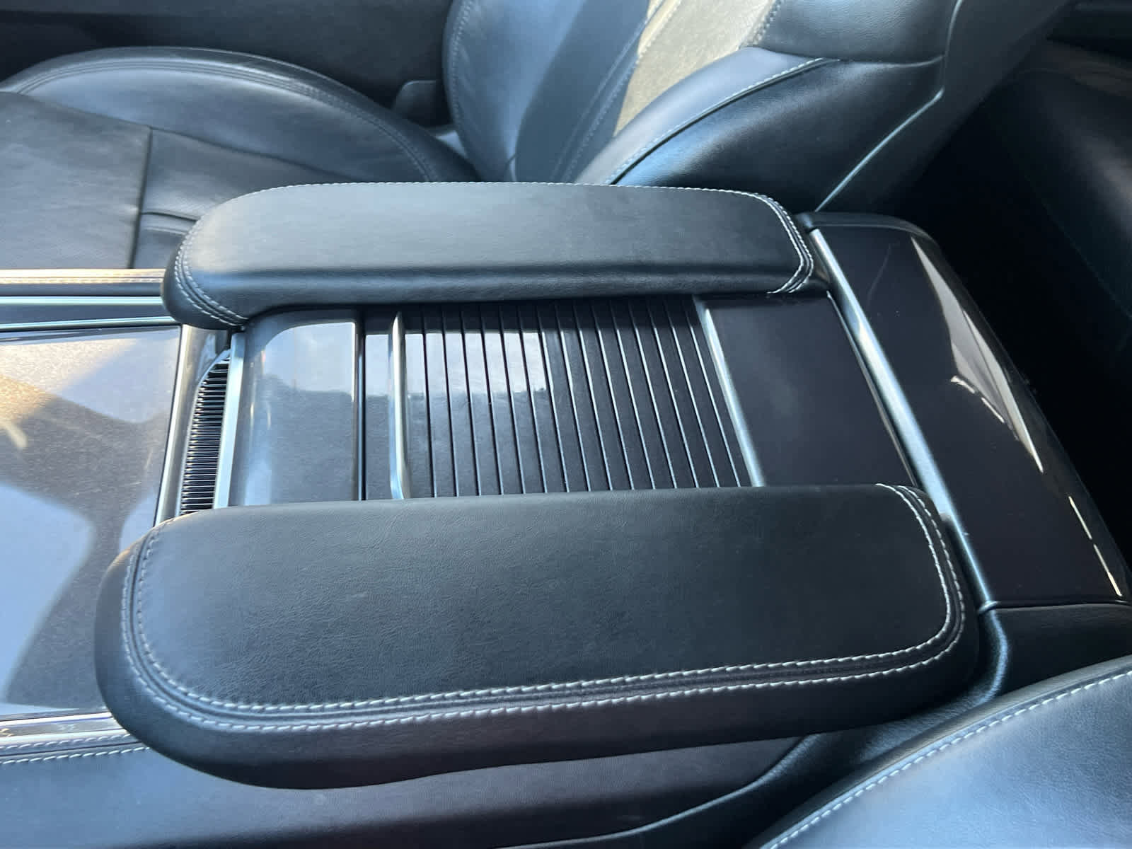 Used 2023 Jeep Wagoneer 4WD w/ Convenience Group I image 40