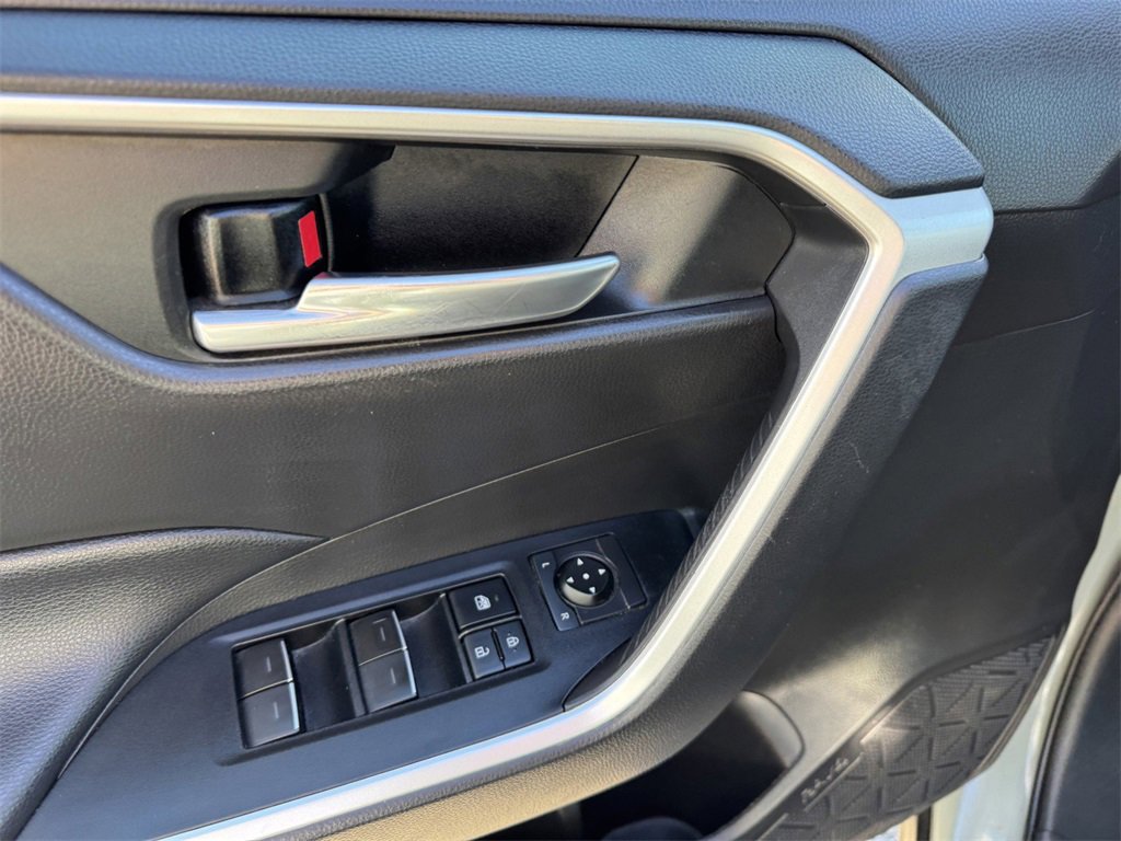 Used 2022 Toyota RAV4 XLE image 12