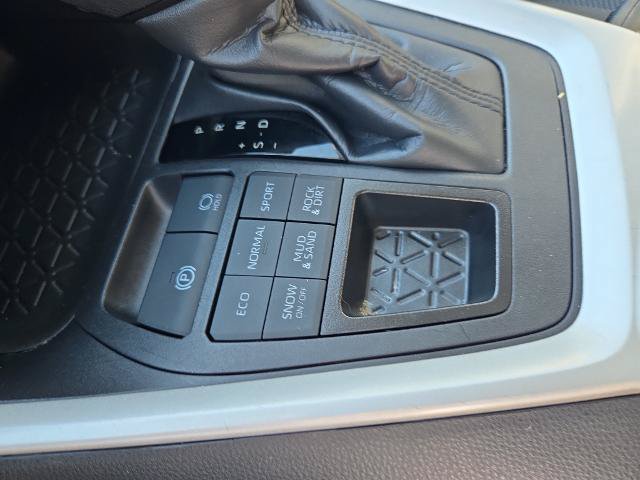 Used 2025 Toyota RAV4 LE AWD/4WD image 20