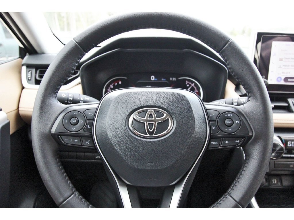 Used 2025 Toyota RAV4 XLE Premium w/ Blackout Package (GST) FWD image 16