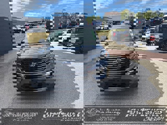 Certified 2022 Ford Explorer XLT w/ Equipment Group 202A image 11