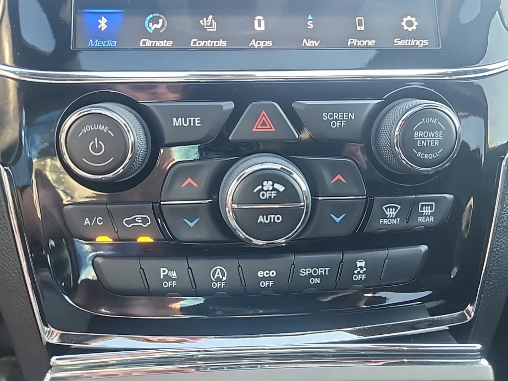 Used 2019 Jeep Grand Cherokee Altitude AWD/4WD image 16