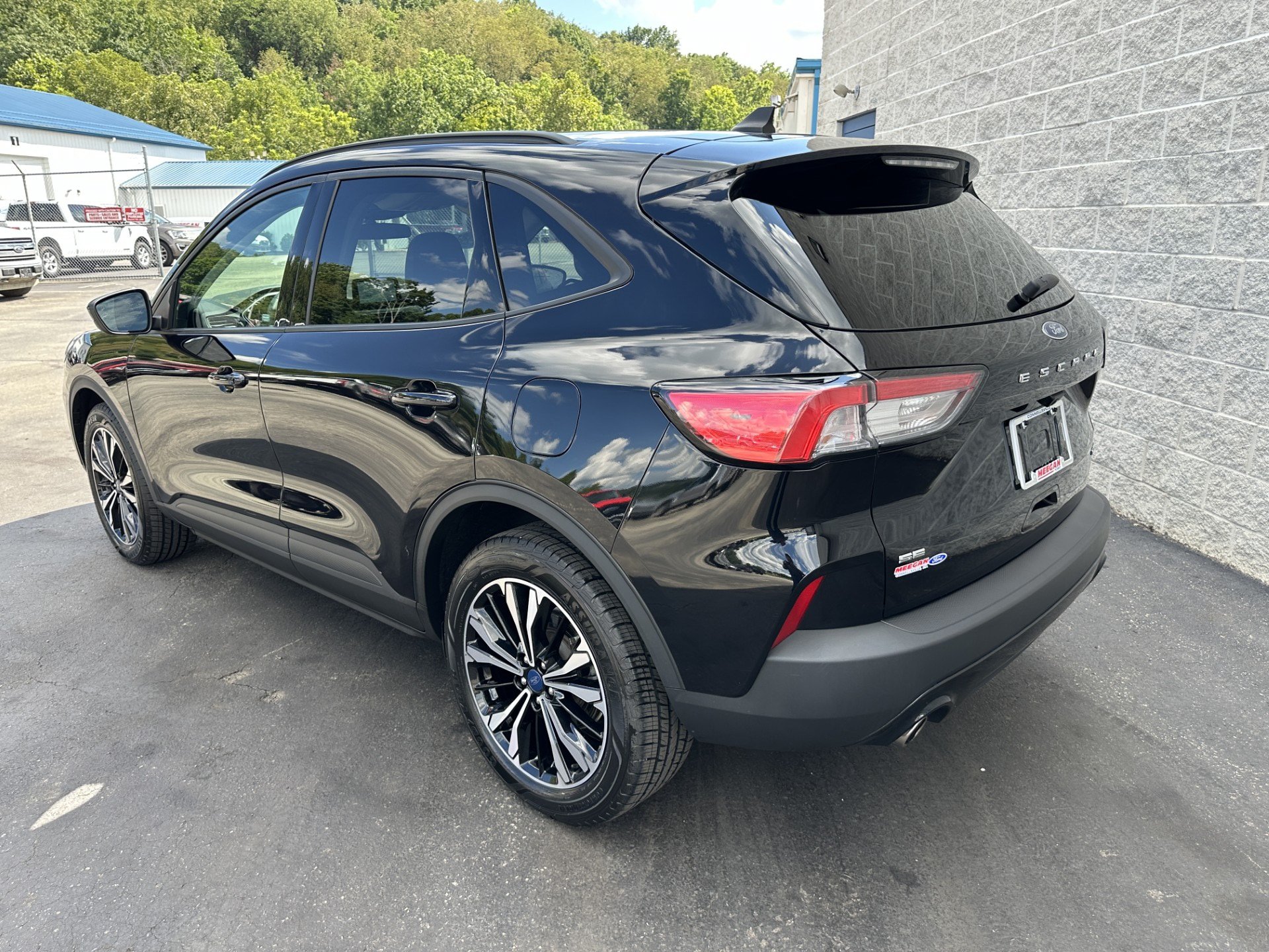 Certified 2022 Ford Escape SE w/ SE Sport Appearance Package AWD/4WD image 5
