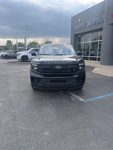 Certified 2025 Ford Expedition Active AWD/4WD image 5