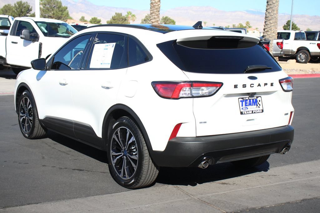 Certified 2022 Ford Escape SE w/ SE Sport Appearance Package FWD image 5