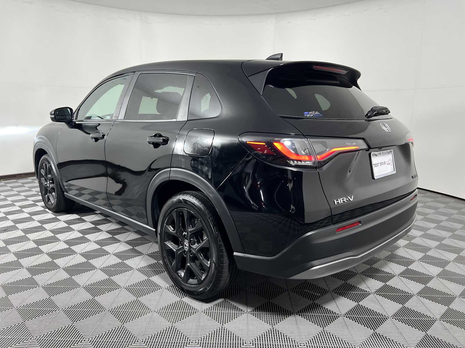Used 2023 Honda HR-V Sport image 7