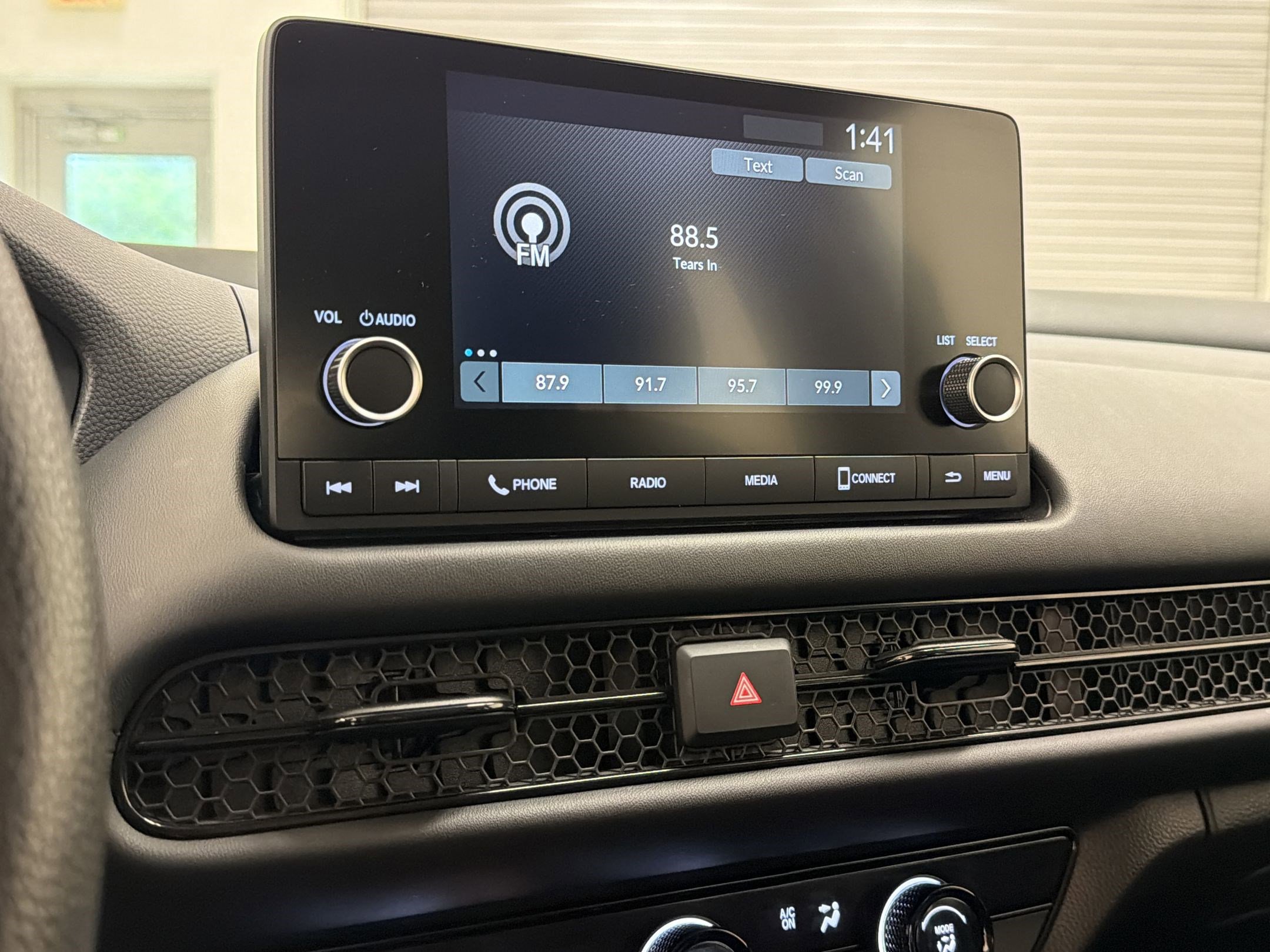 Used 2025 Honda HR-V LX image 23