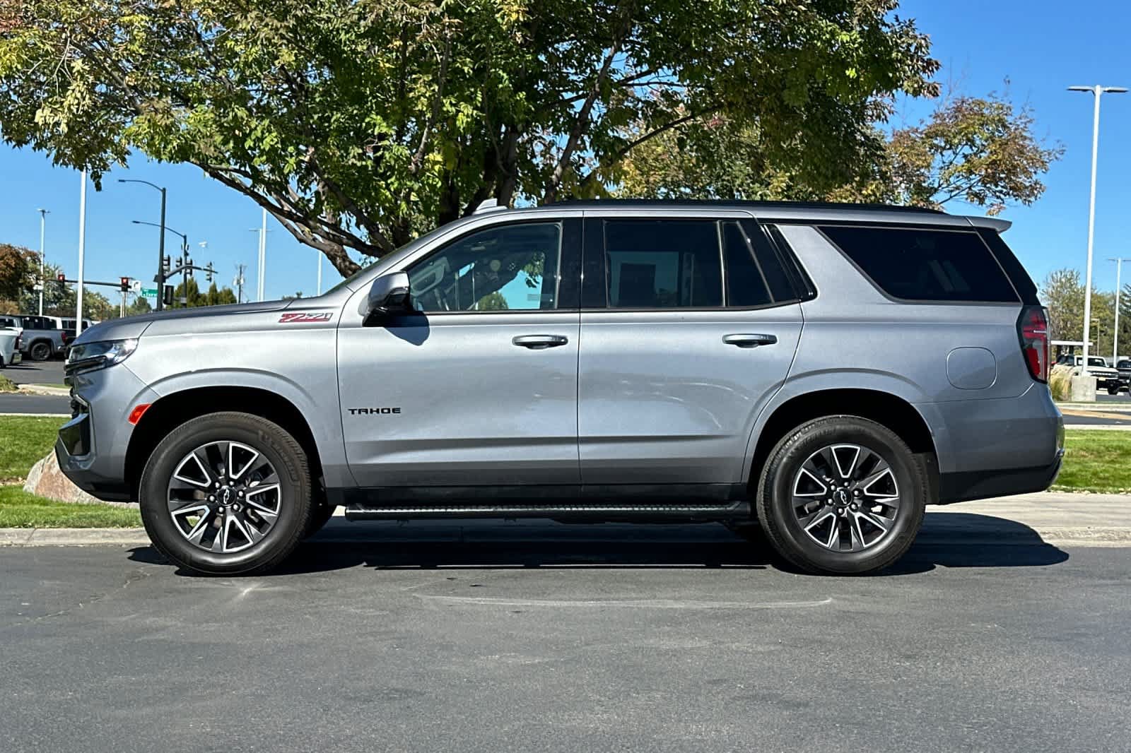 Used 2022 Chevrolet Tahoe Z71 w/ Luxury Package AWD/4WD image 5