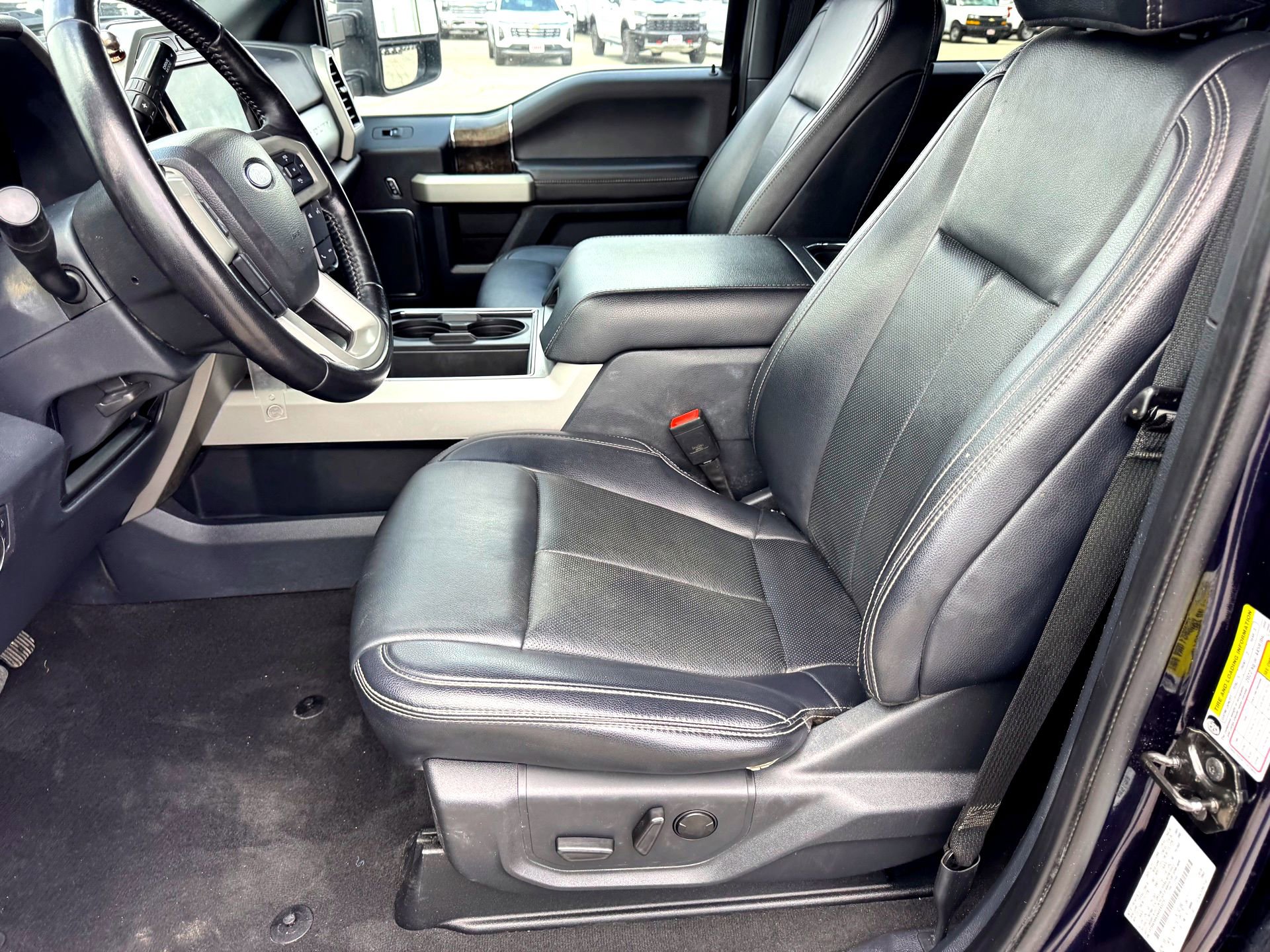 Certified 2022 Ford F350 Lariat w/ Lariat Value Package AWD/4WD image 11