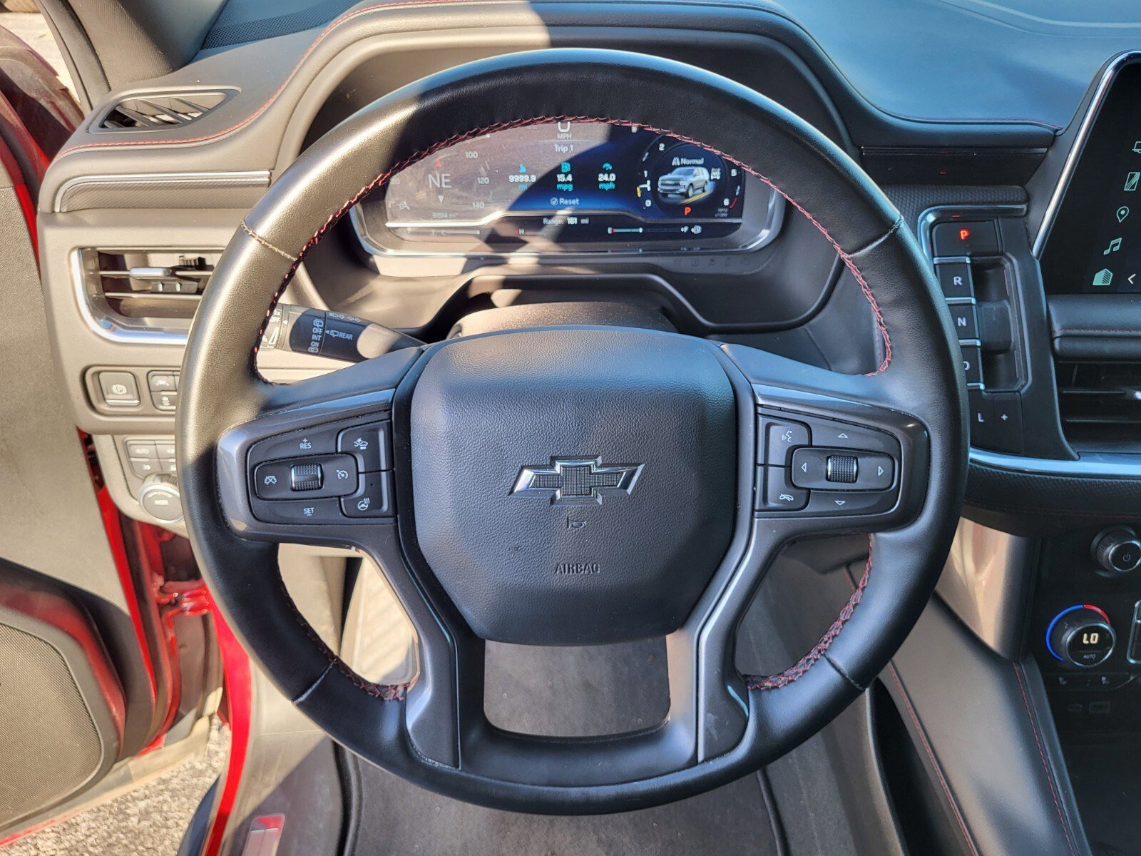 Used 2024 Chevrolet Suburban RST w/ Luxury Package image 27