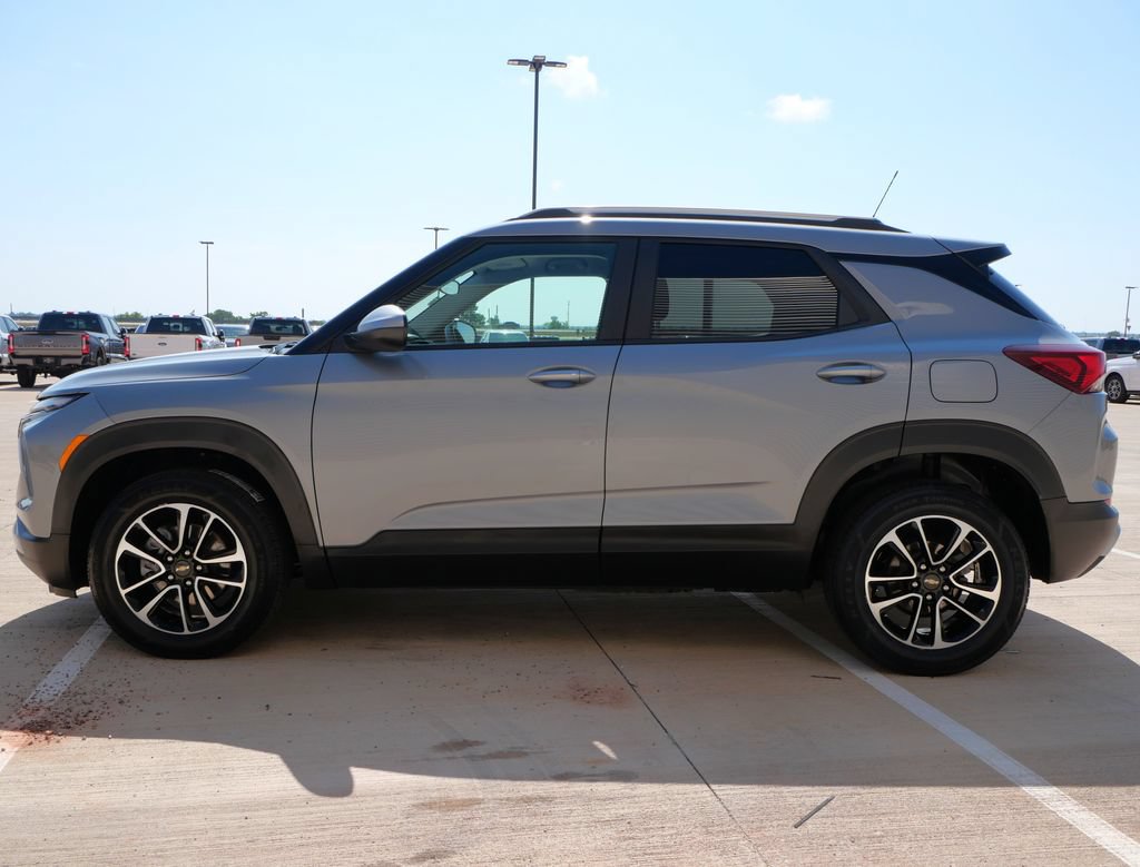 Used 2024 Chevrolet TrailBlazer LT AWD/4WD image 3