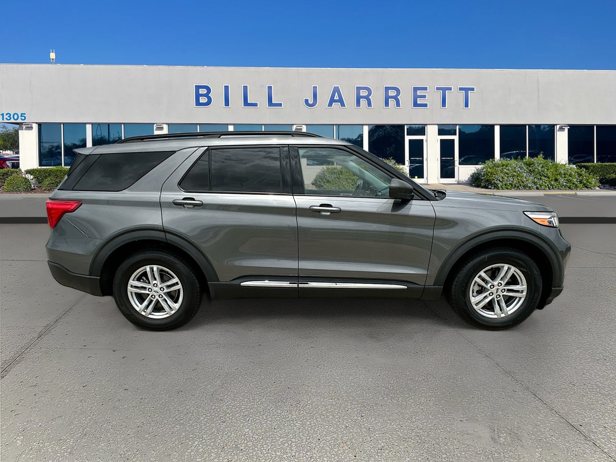Certified 2023 Ford Explorer XLT w/ Equipment Group 202A RWD image 8