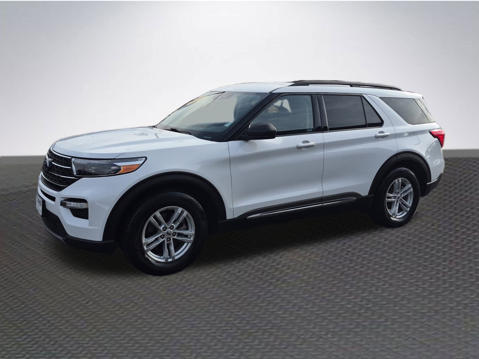 Certified 2020 Ford Explorer XLT w/ Equipment Group 202A image 2