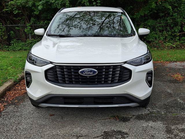 Certified 2023 Ford Escape Platinum AWD/4WD image 2