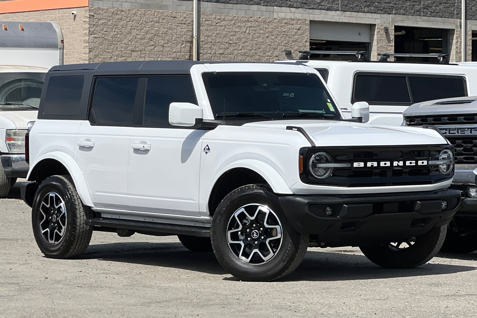 Certified 2024 Ford Bronco Outer Banks AWD/4WD image 2